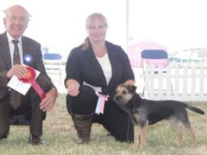 Blue winning the Terrier Group at Bournemouth Ch
