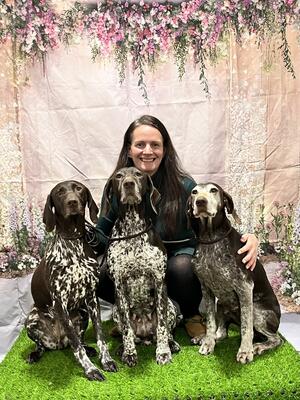 Mia (center) with Violet (left) and Nina (right)