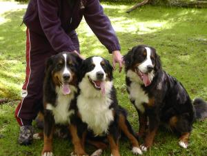 Madi with her daughter Jodi(right) & son Johann(le