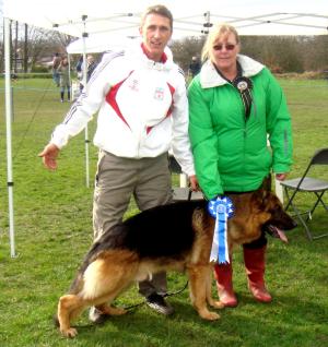 Lardo with his handler and judge